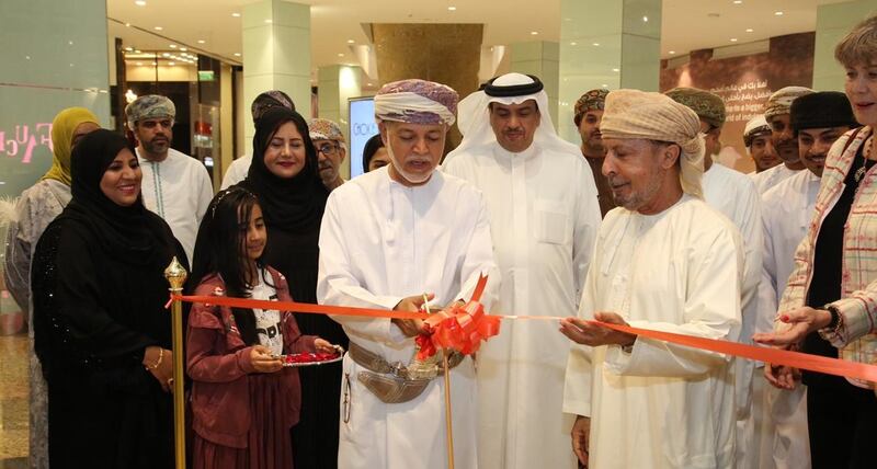 بالتعاون مع مسقط جراند مول: مركز الزبير ينظم معرضًا للمشاريع الصغيرة والمتوسطة