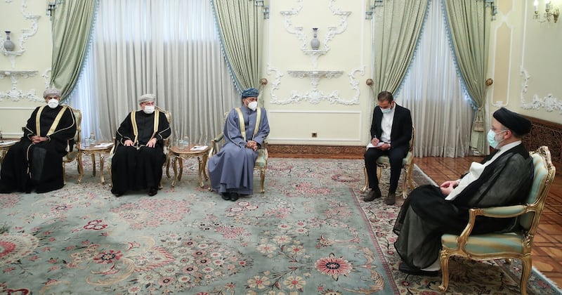 الرئيس الإيراني الجديد: نرغب في توسيع التعاون مع السلطنة بمختلف المجالات