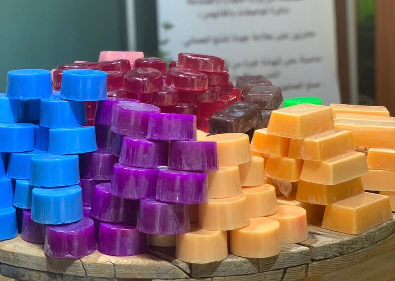 أسرة عمانية تنجح في إنشاء شركة لصناعة المنتجات التجميلية