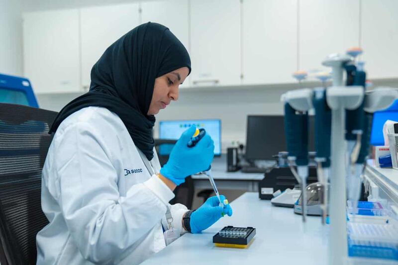 دراسة تكشف تأثير التغيّرات الجينية على علاج السرطانات الهضمية لدى العمانيين