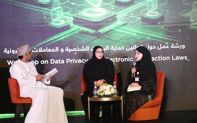 بنك ظفار يُنظم حلقة عمل حول قانوني خصوصية البيانات والمعاملات الإلكترونية