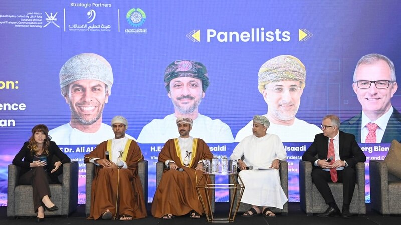 قمة عُمانية للذكاء الاصطناعي؛ إليك أبرز ما تتضمنه