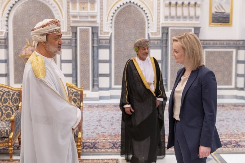 التقت جلالة السلطان مؤخرًا: من هي رئيسة وزراء بريطانيا الجديدة؟