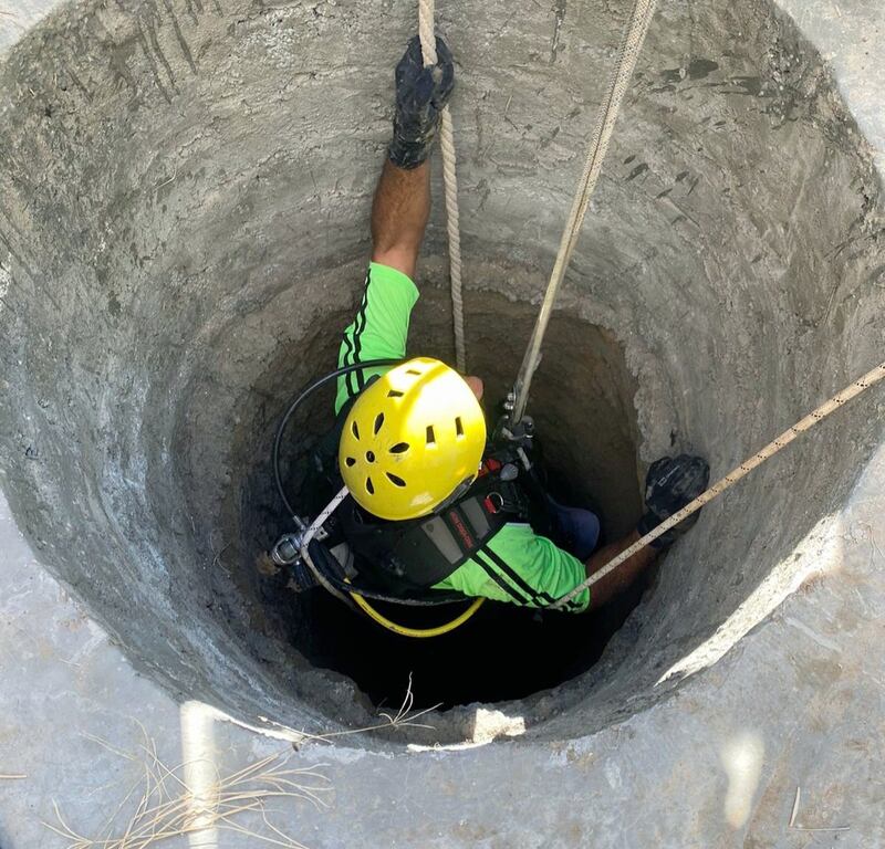 إنقاذ شخص سقط في بئر