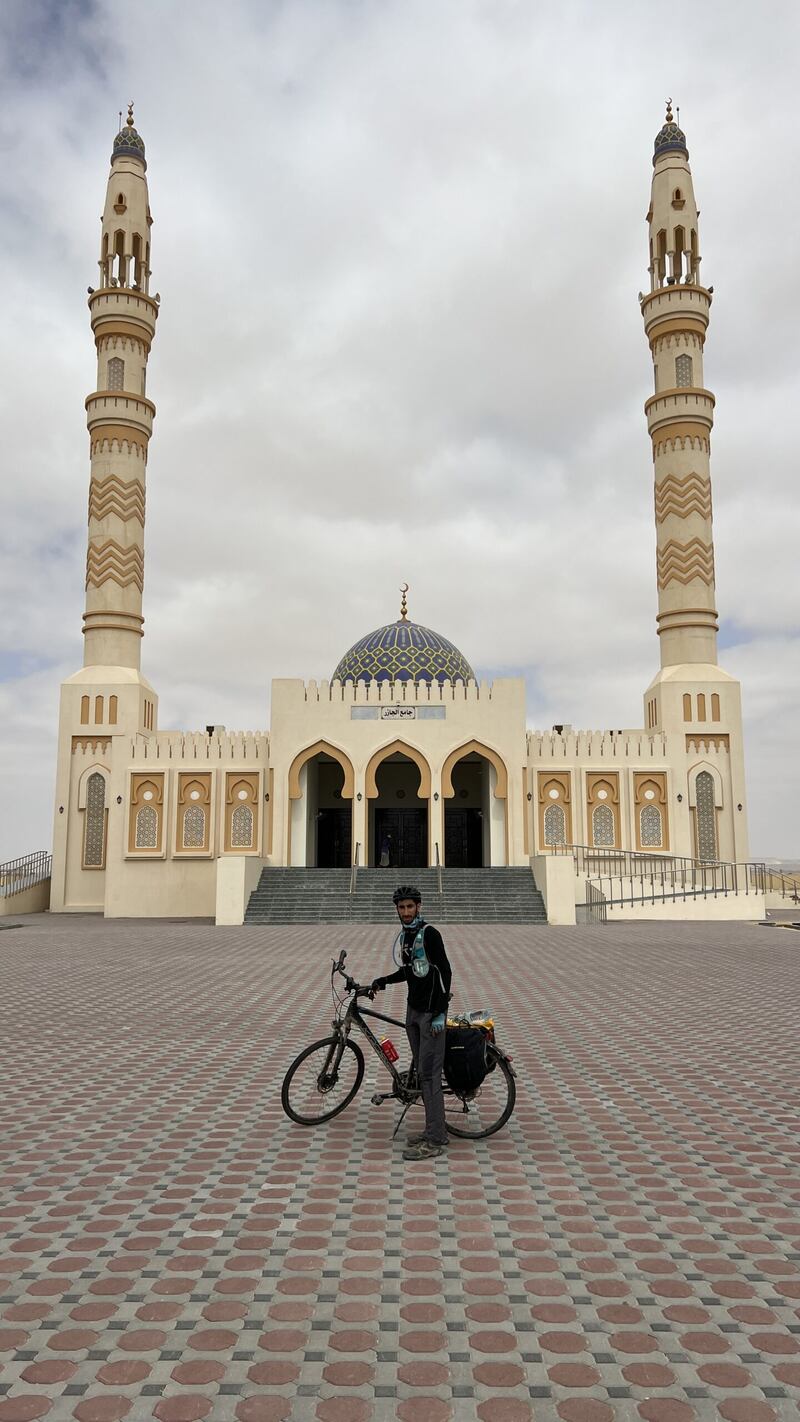 خلال 27 يومًا: مغامر عُماني ينهي حملة “النداء الأخير”؛ فماذا قال عنها؟