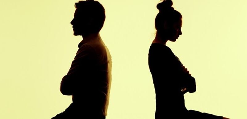 كيف يتكيّف الزوج والزوجة مع الصعوبات؟