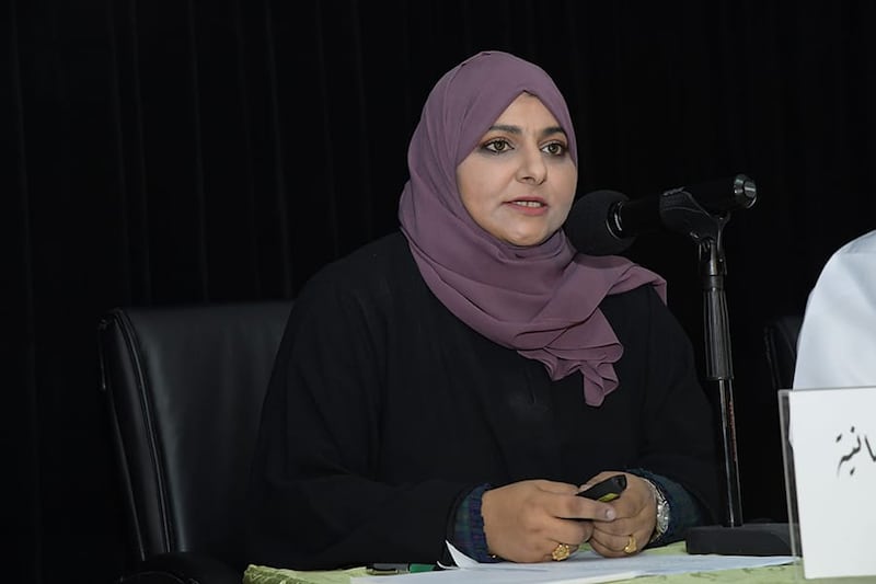 “المشتغلون بالتاريخ”: الباحثة العُمانية ذات الزخم العلمي الكبير في المحافل الداخلية والخارجية