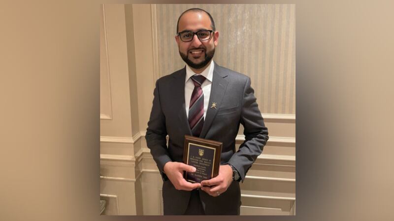 بعد أن فاز بجائزة مُستحدثة: الجراح العماني كاظم اللواتي يتحدث عن تميزه في جامعة كندية