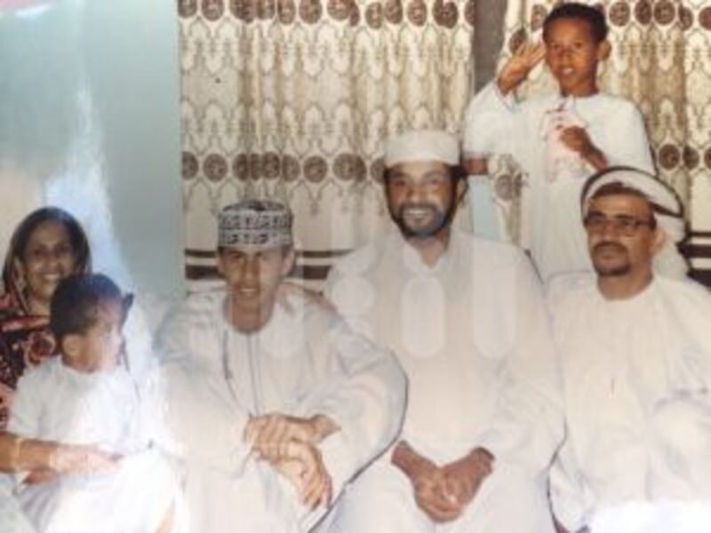 قمريٌ نصفه الآخر في صور العُمانية.. تعرّف على قصته