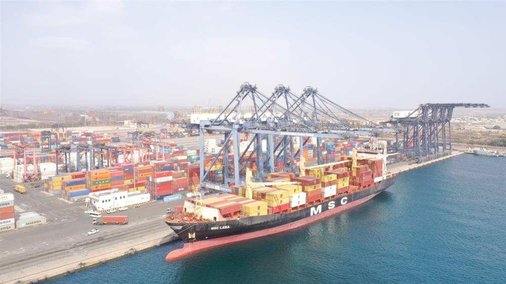 من سنغافورة وماليزيا إلى صحار مباشرة: خط ملاحي جديد يُخفِّض الوقت والتكلفة