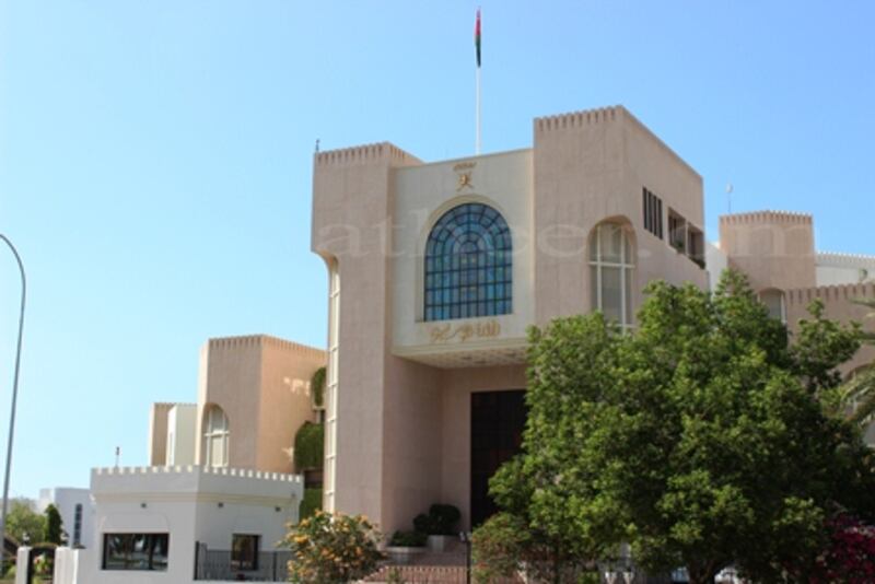 بالأسماء: السحب على أراضٍ في مسقط