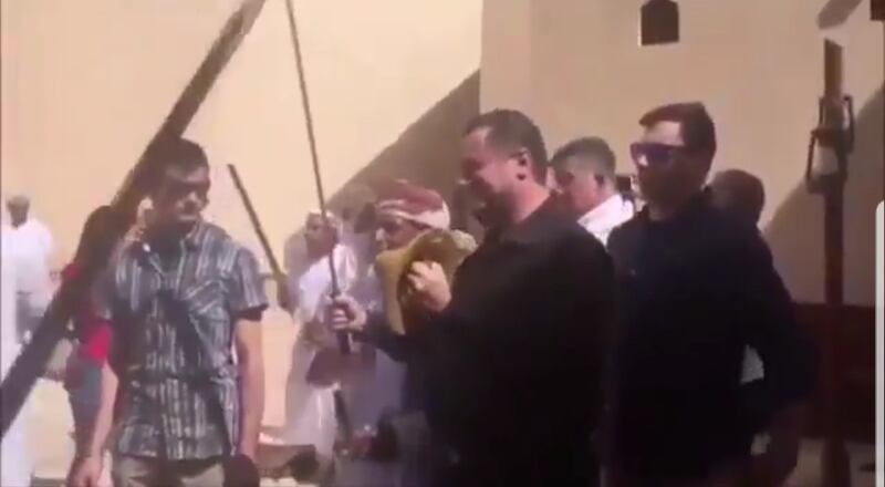 “لم يكونوا على علم بجنسيته”: معنيون يوضحون ما يُتداول عن زيارة الوزير الإسرائيلي لقلعة نزوى