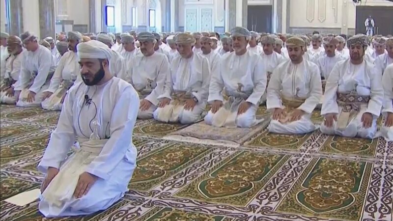 أمام جلالة السلطان: مضامين مهمة في خطبة العيد؛ إليكم نصّها