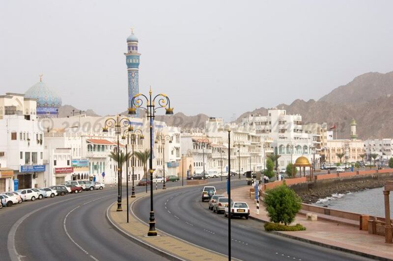 عمان تواجه كورونا ينفي إشاعة حول مطرح