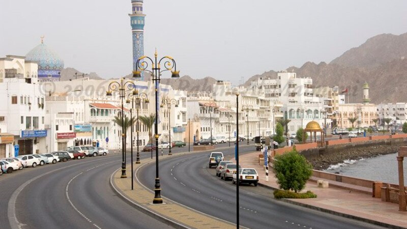 عمان تواجه كورونا ينفي إشاعة حول مطرح