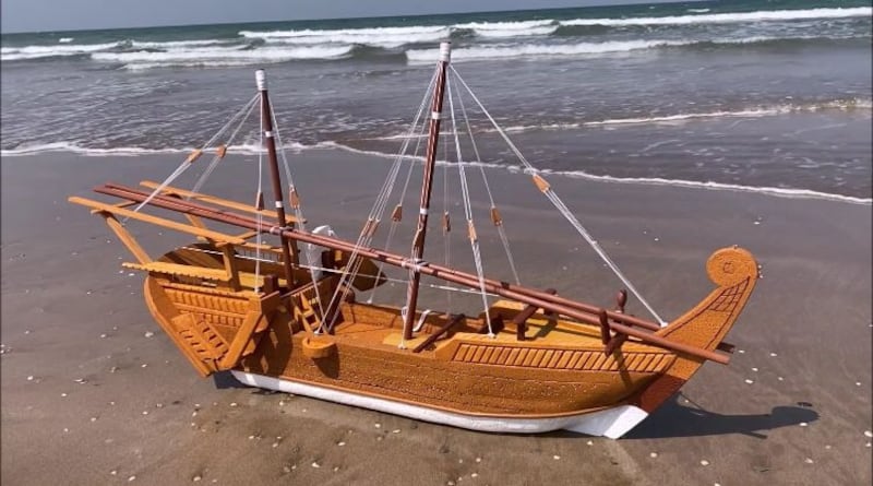 بالفيديو والصور: عماني يصنع سفينة لاسلكية