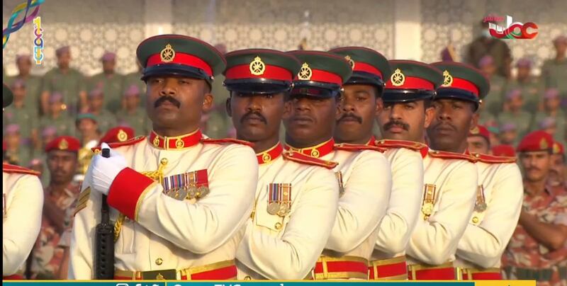 بالصور: جلالة السلطان المعظم يرعى العرض العسكري