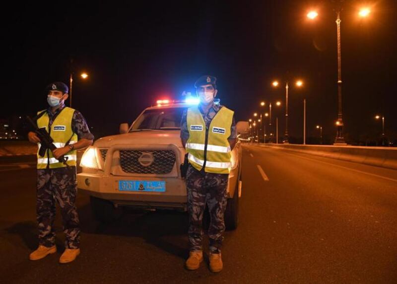 الشرطة: لا تلتفتوا للشائعات وتعاملوا مع الإغلاق بشكل إيجابي