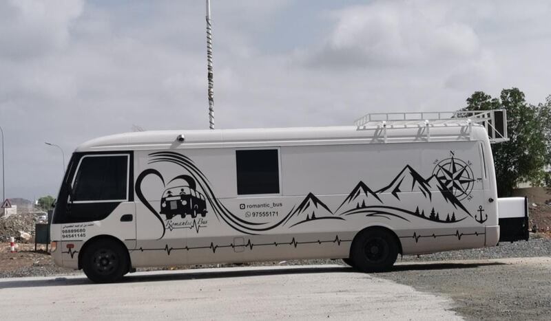 “الباص الرومنسي” مشروع لشابين عمانيين، فما هو؟