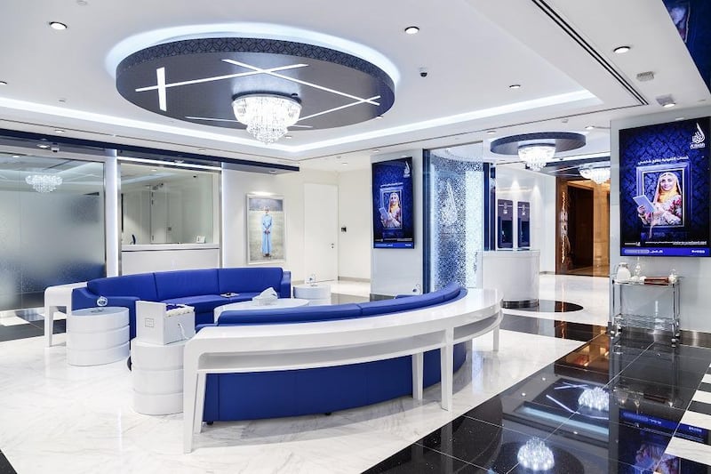 تجربة مصرفية رائدة من بنك ظفار لزبائن “الريادة”