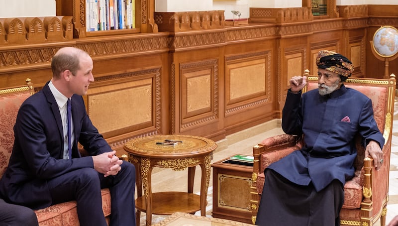 10 كتب نماذج من الظهور الأخير: صورة تكشف اهتمام السلطان قابوس بالكتاب