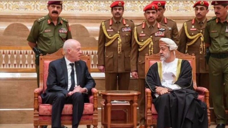 جلالة السلطان يستقبل الأمير تشارلز والرئيس التونسي