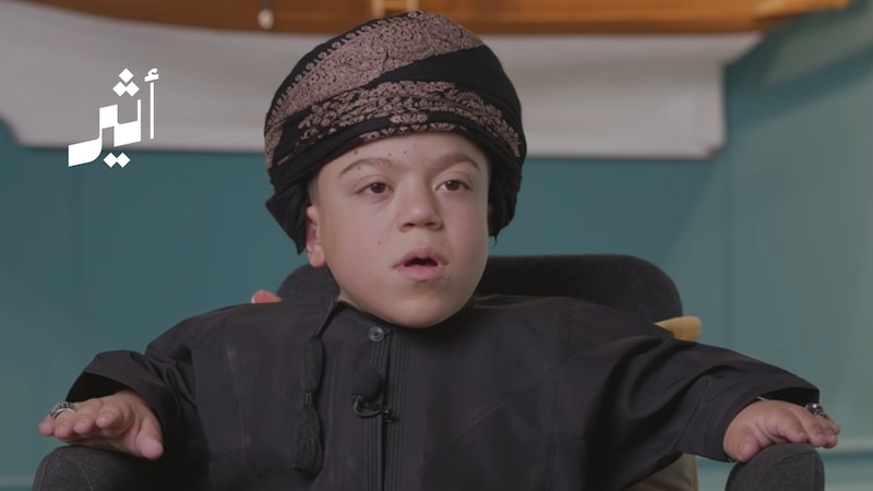 الكوميدي الأردني يحيى الزعبي: توقف نمو جسده، لكن روحه المرحة تترجم ما تراه إلى محتوى