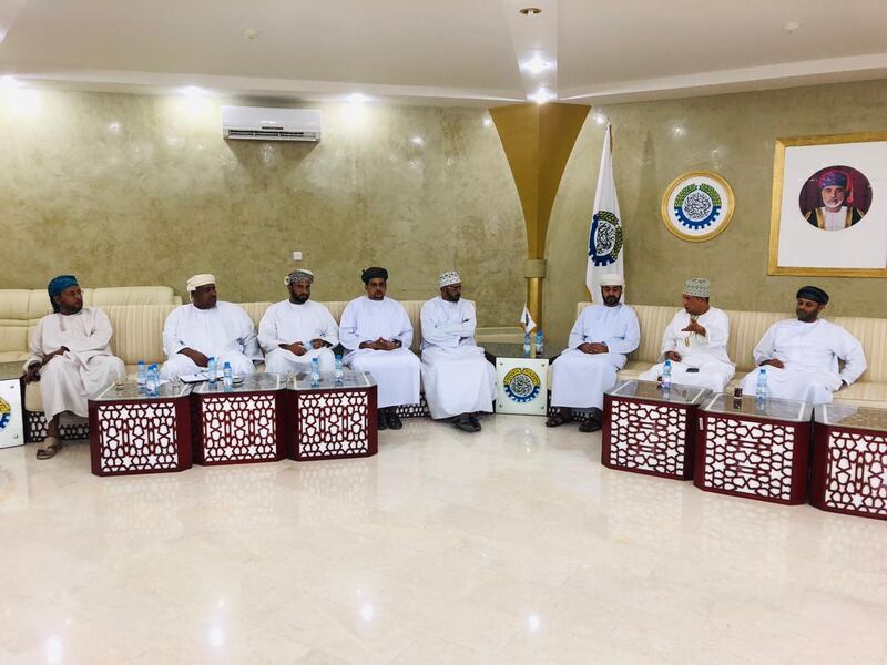 استعدادًا لـ #لبان: غرفة التجارة بظفار تعقد اجتماعًا مع رجال الأعمال والفرق التطوعية