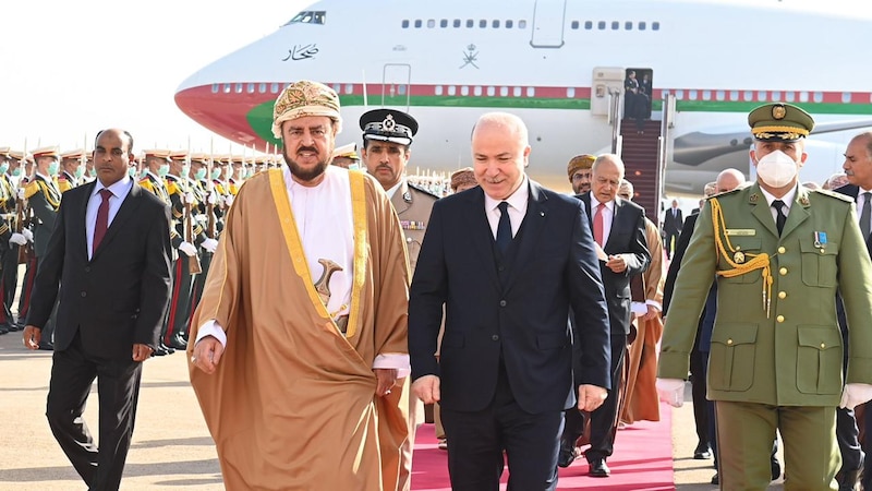 سمو السيد أسعد يصل الجزائر