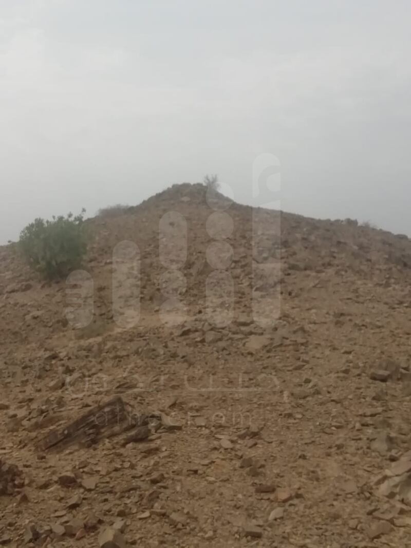 بالصور: مقابر في السلطنة لأناسٍ قيل بأنهم “خُسِف بهم”..وللعلم رأيٌ آخر