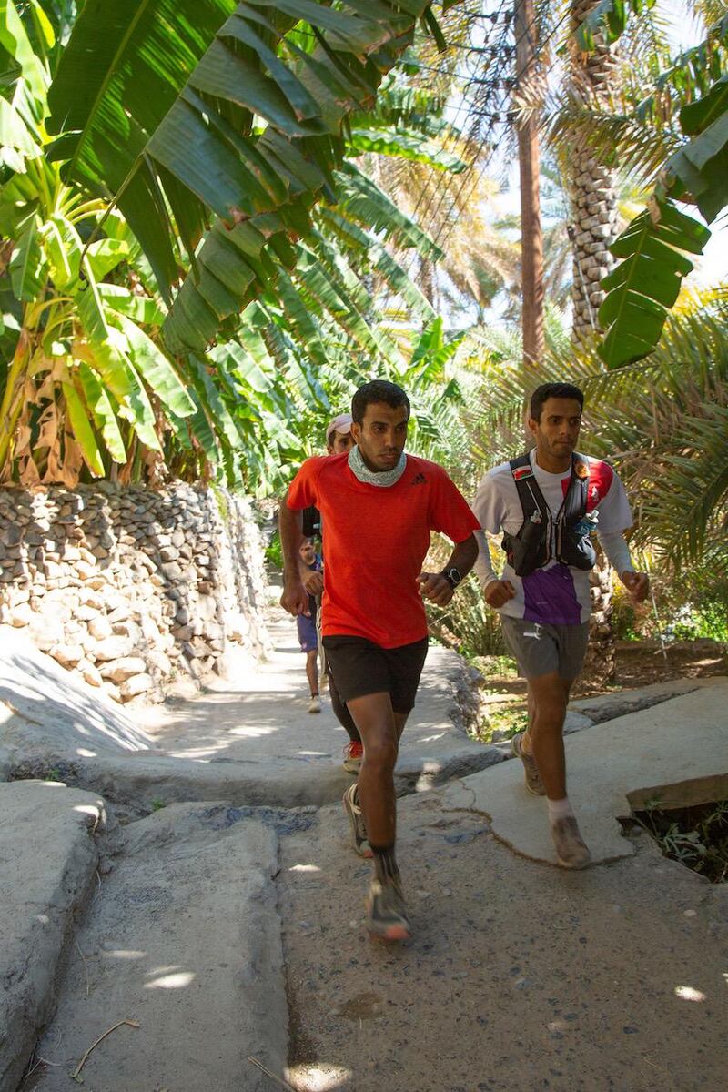 عداء عماني يقطع 150 كم في 30 ساعة