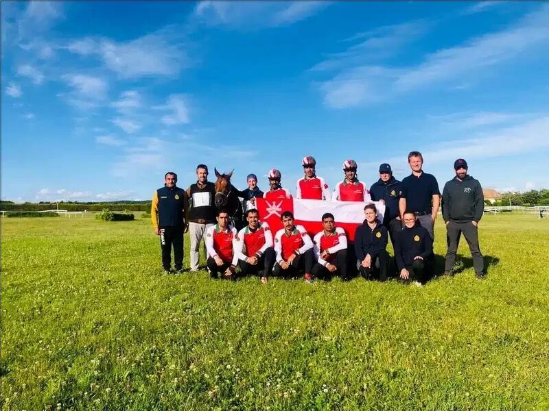 فرسان عُمانيون يتصدرون سباقًا عالميًا