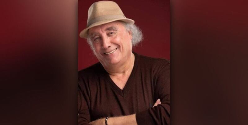 الروائي العربي واسيني الأعرج يكتب لـ “أثير”: كنتُ مُعَلَّقًا عَلَى خَوْفِ أمِّي