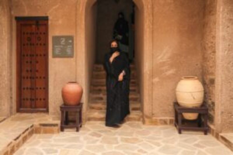 بالصور: السيدة الجليلة تزور حصن مرباط