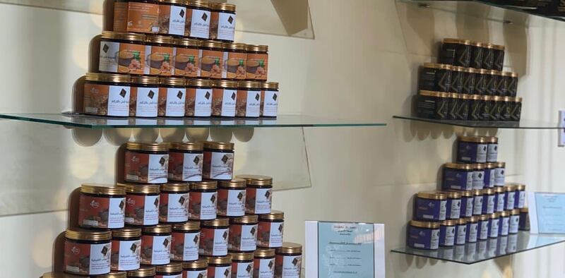 أسرة عمانية تنجح في إنشاء شركة لصناعة المنتجات التجميلية