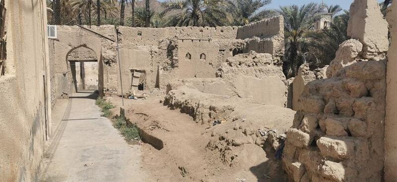 يعود تاريخها إلى أكثر من 250 عامًا: “باب الصباح” بوابة دخول إحدى الحارت العمانية