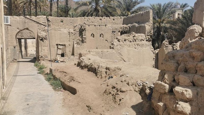 يعود تاريخها إلى أكثر من 250 عامًا: “باب الصباح” بوابة دخول إحدى الحارت العمانية