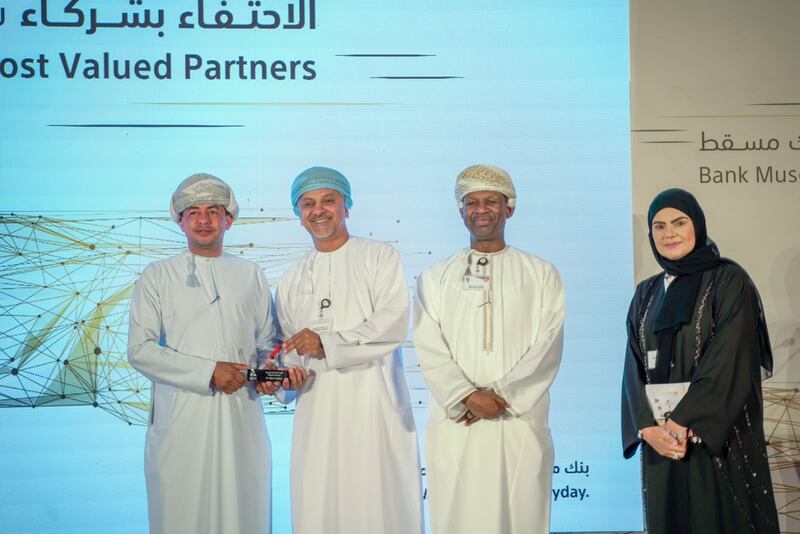 بنك مسقط يحتفي بشركات ومعارض ووكلاء بيع السيارات في محافظات الباطنة والظاهرة والبريمي