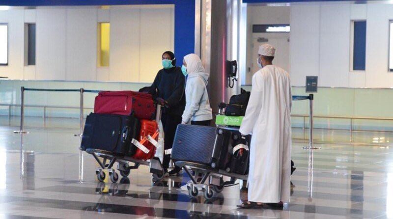 الحكومة تعاقدت مع الطيران القطري لإعادة العمانيين من أمريكا بمقابل مادي
