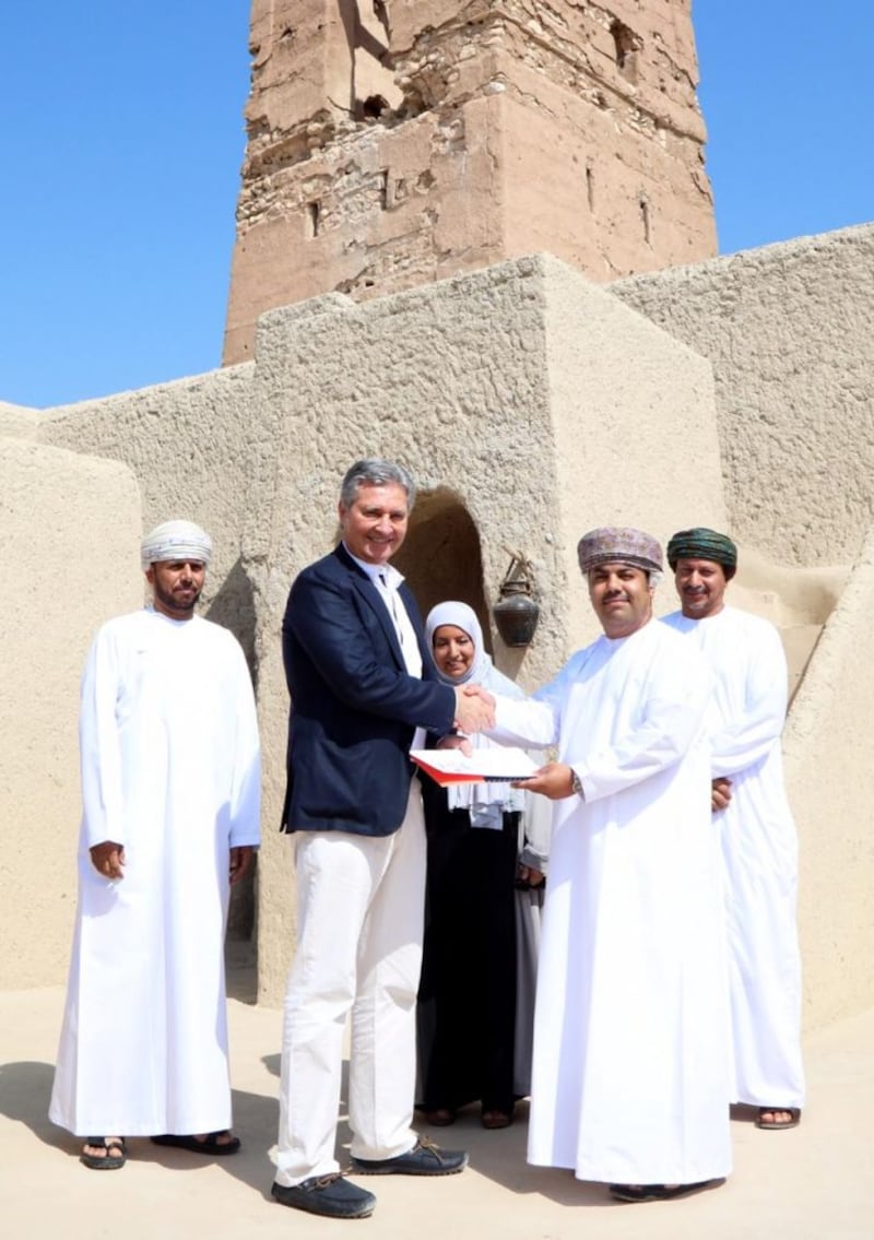 لاستثمارها سياحيًا: تسليم حارة قديمة لشركة عمانية