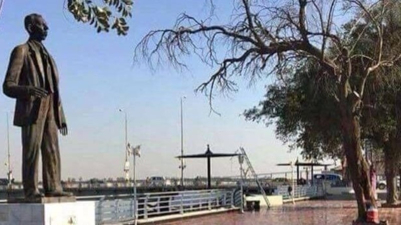 تمثال صاحب “أنشودة المطر” يقف شامخًا على كورنيش شط العرب؛ فهل تفكّر في زيارته؟