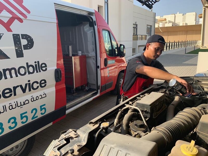 مهندس وطبيب عُمانيان استثمرا صداقتهما في مشروع تجاري بدأ بـ 3000 ريال