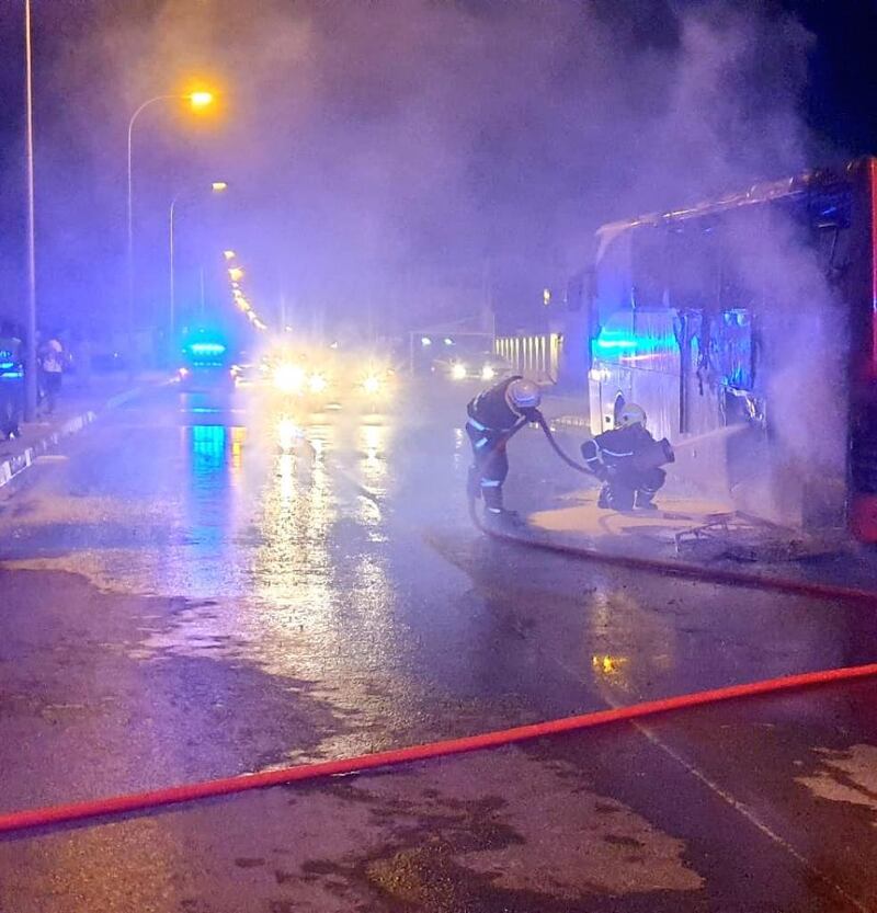 السيطرة على حريق حافلة