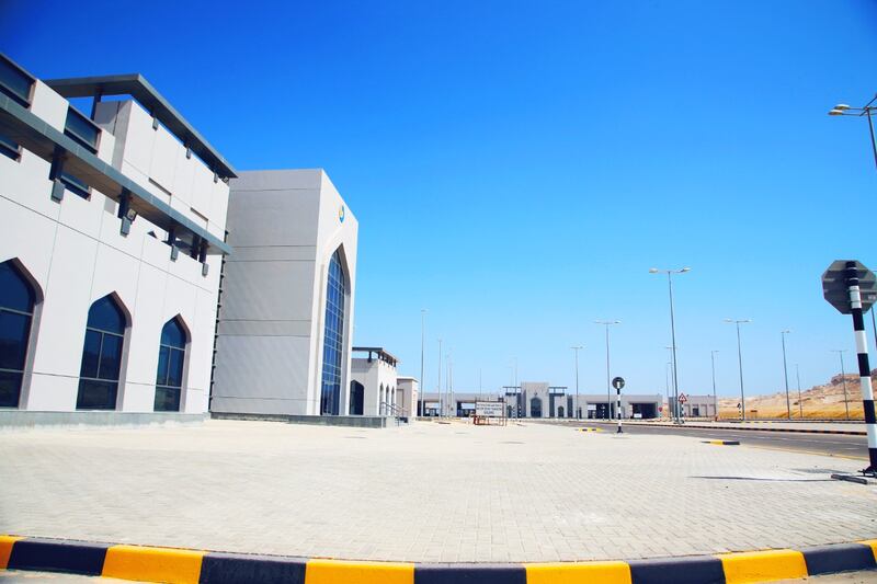 بالصور: تسليم مبانٍ في الدقم