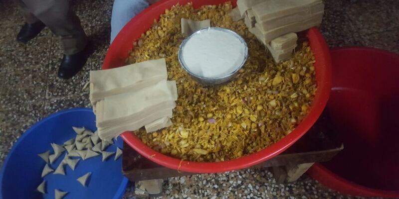 صدور الحكم ضد الذين أعدّوا وجبات خفيفة بزيوت في براميل صبغ، وطحين به حشرات