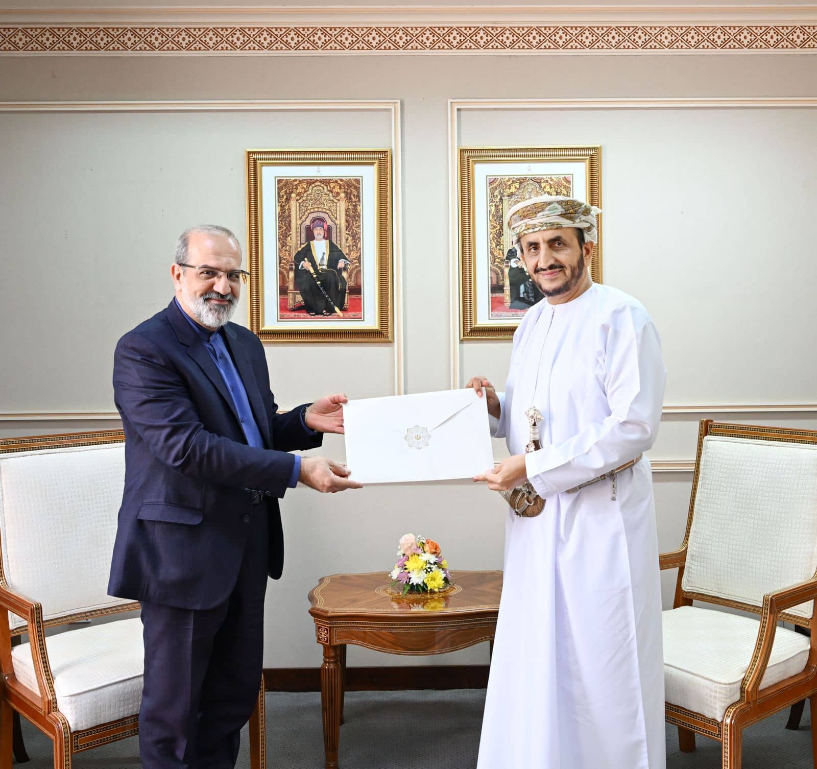 3 سفراء جدد يصلون مسقط