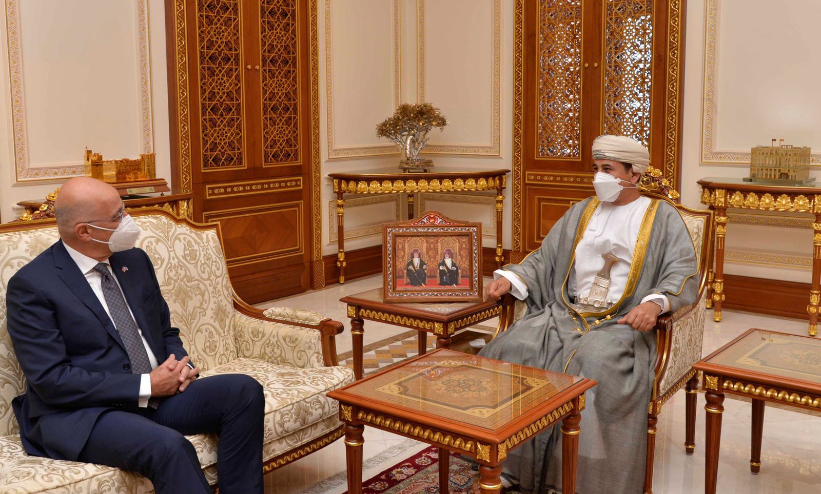 النعماني يستقبل الضيف اليوناني