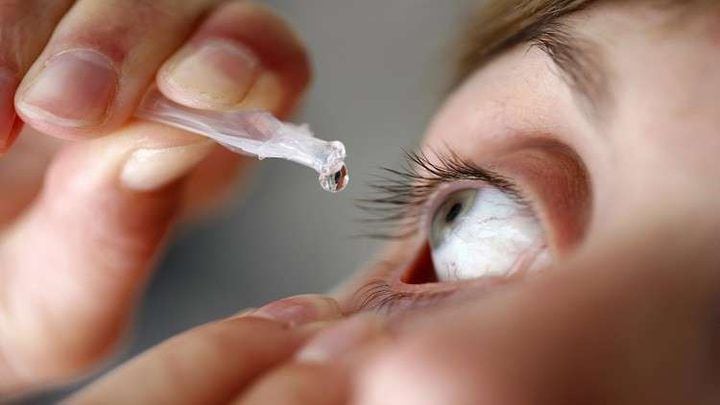 لمن لا يعرف استخدام قطرة العين؛ اقرأ هذه الخطوات الـ 11 من طبيب مختص